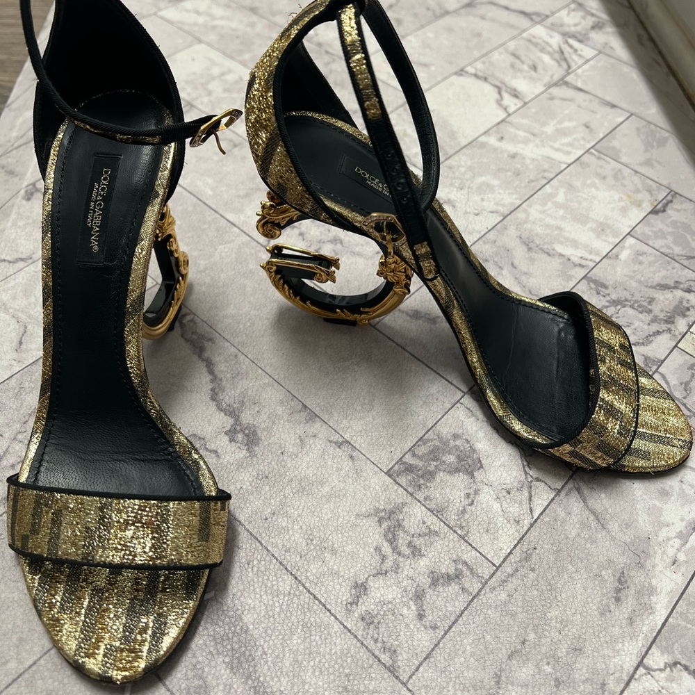 Size 6 1/2 -7
Dolce & Gabbana Heels